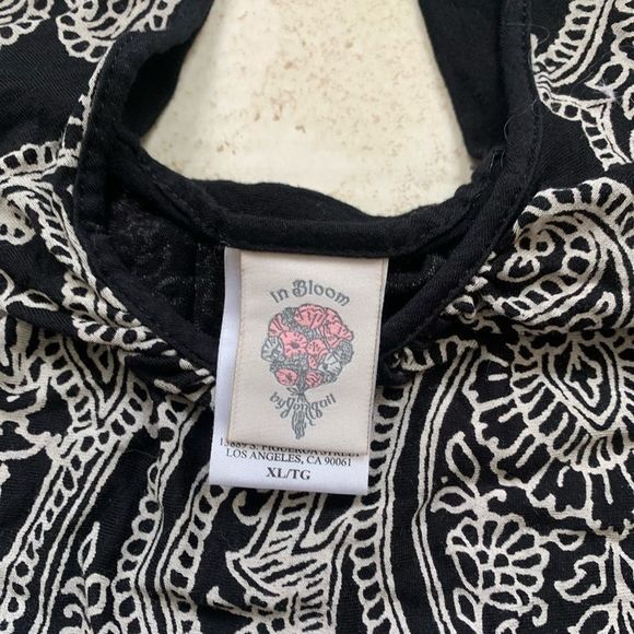 In Bloom | Black & Cream Coloured Printed Flowy Tank Top - Picture 5 of 6